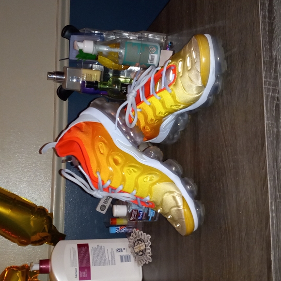 Shoes - Picture 1 of 4